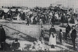 Mercado popular a orillas del río Mapocho, 1902