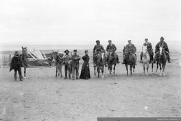 Peones de una estancia magallánica, hacia 1900