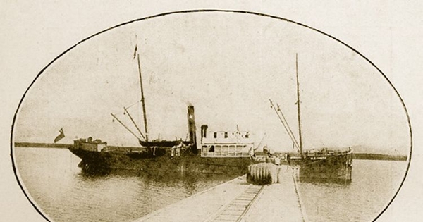 Vapor cargando lana en el muelle del frigorífico de Puerto Bories, 1920