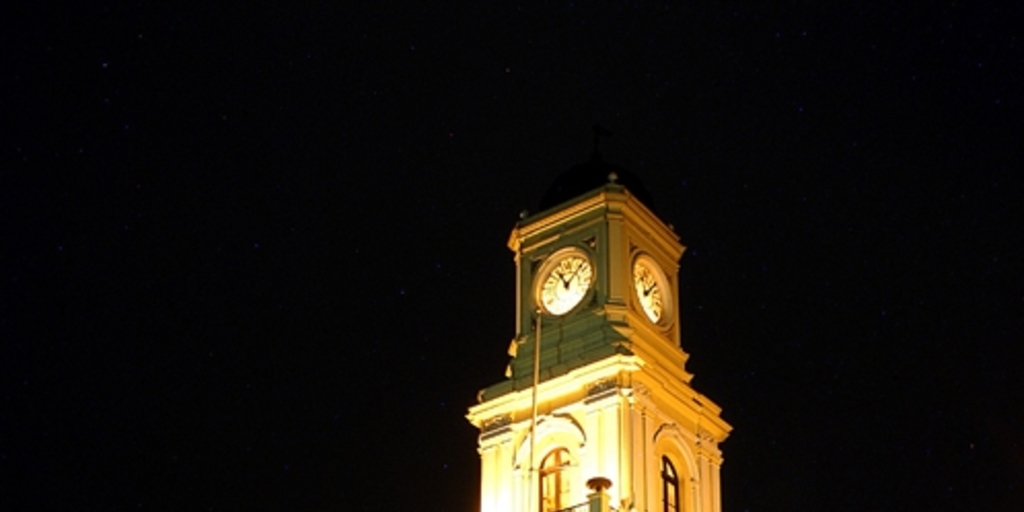 Fachada del Museo Histórico Nacional, vista nocturna