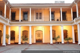 Patio interior del Museo Histórico Nacional, vista desde la puerta de acceso