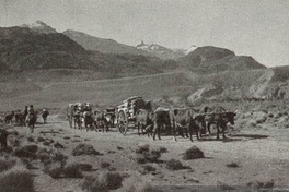 Carretas de viaje en el valle Chacabuco, Aysén, hacia 1935