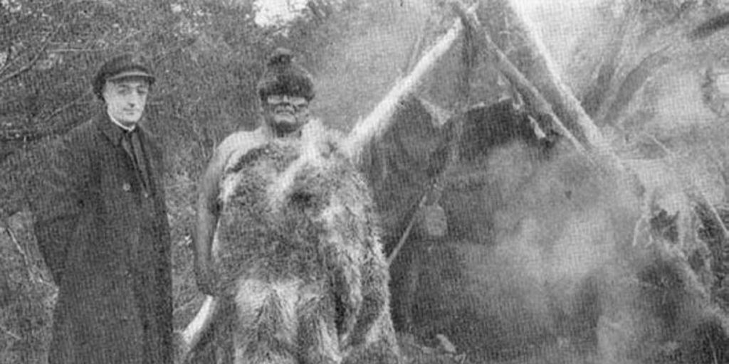 Alberto De Agostini con el hechicero selknam Pacek