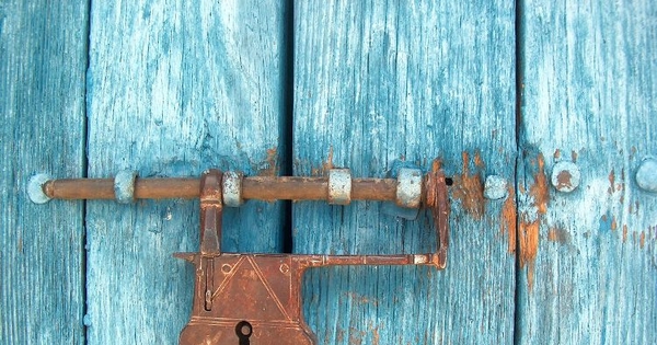 Detalle de la puerta de la iglesia de Cariquima, Primera Región, 2005