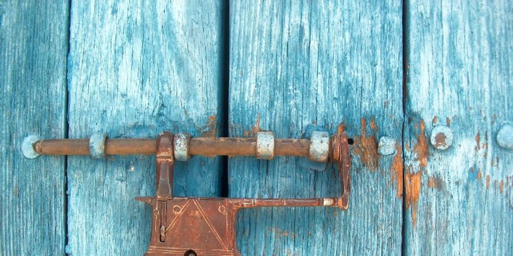 Detalle de la puerta de la iglesia de Cariquima, Primera Región, 2005