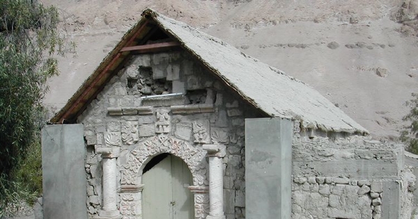 Iglesia de Huasquiña, Primera Región, 2002