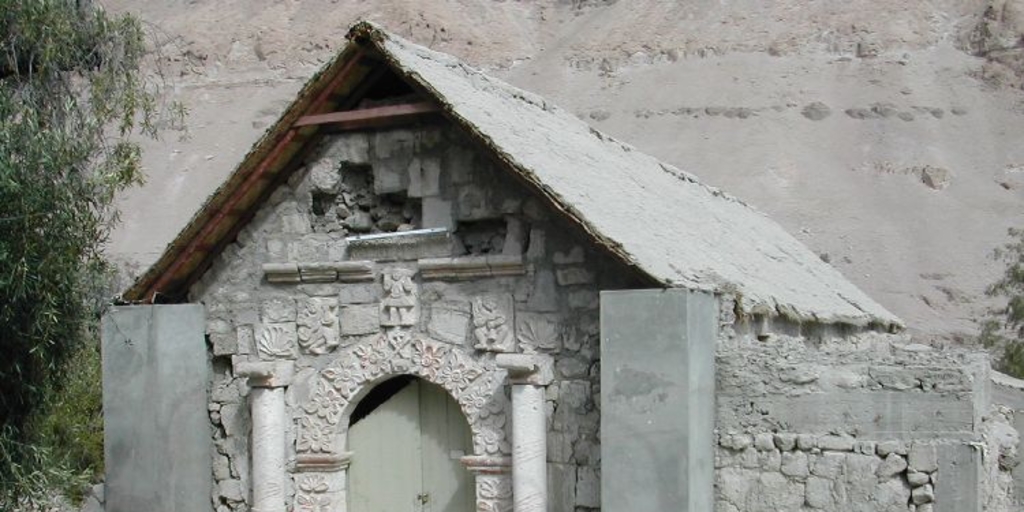 Iglesia de Huasquiña, Primera Región, 2002