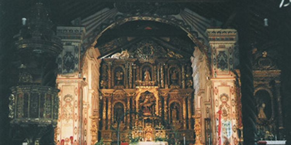 Interior de la Iglesia de San Miguel, Chiquitanía, Bolivia, 1998