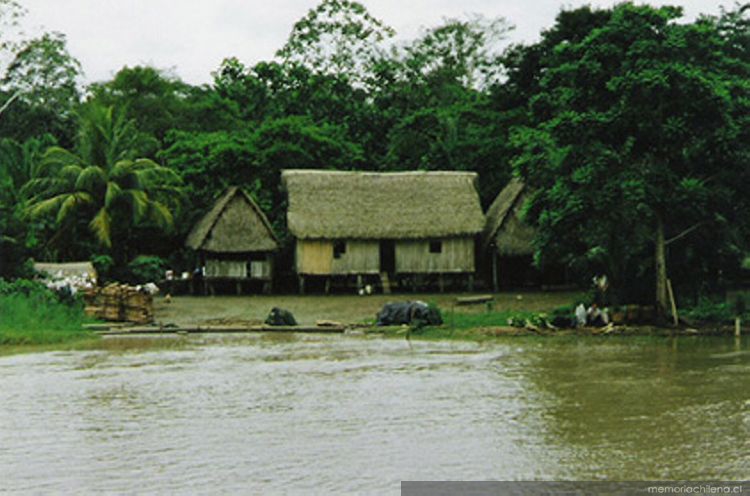 Vivienda indígena en el río Ucayali, Perú, 2000