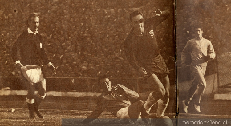 Alberto Foilloux jugando en el partido Chile-Italia, 2 de junio de 1962