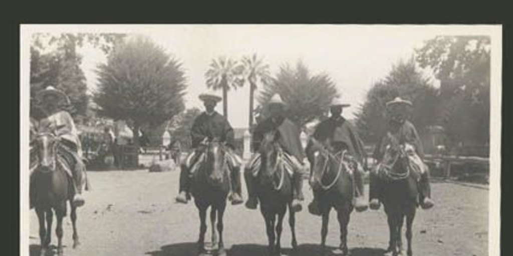 Grupo de peones en la Hacienda el Huique, ca. 1930