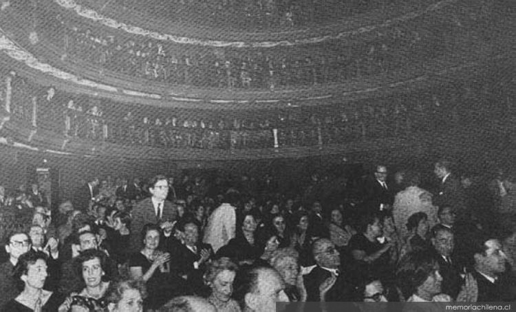 El Teatro Español de Madrid la noche del estreno de La Pérgola de las Flores, 2 de noviembre de 1961