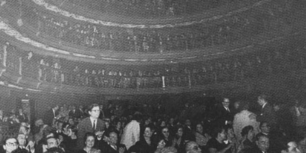 El Teatro Español de Madrid la noche del estreno de La Pérgola de las Flores, 2 de noviembre de 1961