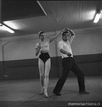 Octavio Cintotesi e Irena Milovan en ensayo, Ballet de Arte Moderno(BAM), 1959