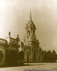 Fachada Cementerio Católico