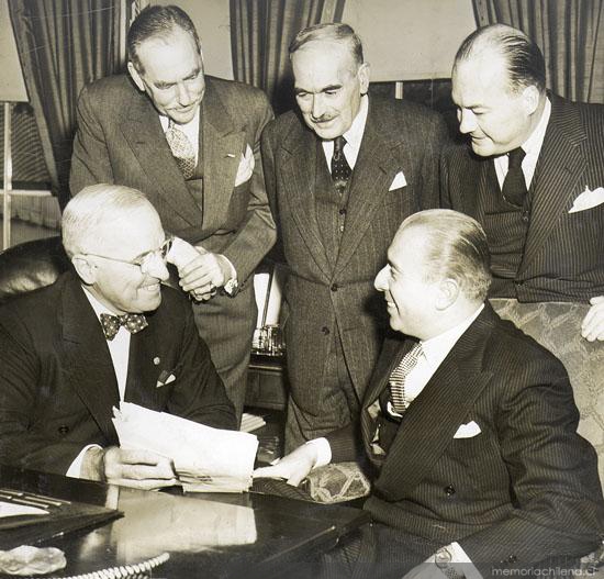 Gabriel González Videla en EE.UU. con el presidente Harry Truman, hacia 1950