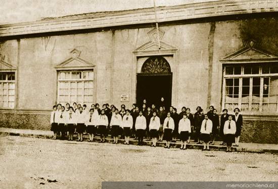 Escuela Profesional de Rancagua : grupo de alumnas, hacia 1920