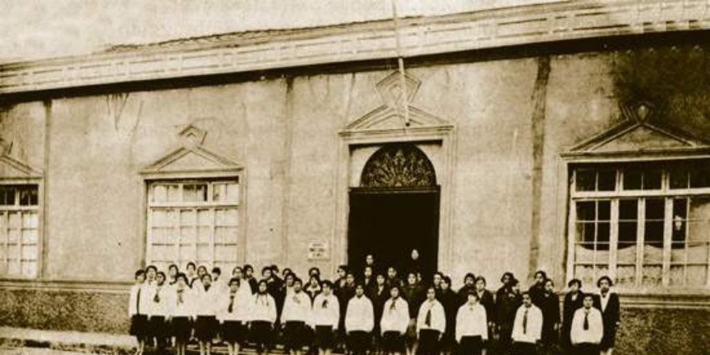 Escuela Profesional de Rancagua : grupo de alumnas, hacia 1920