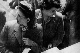 Mujeres votando en las elecciones municipales de 1945