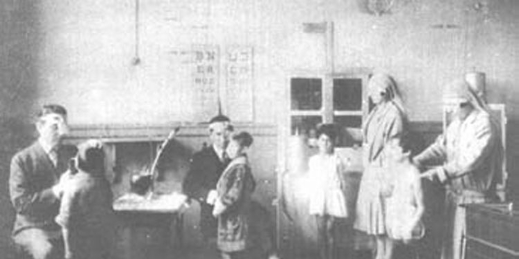 Visitadora social : auxiliar del médico en la inspección sanitaria escolar, 1928