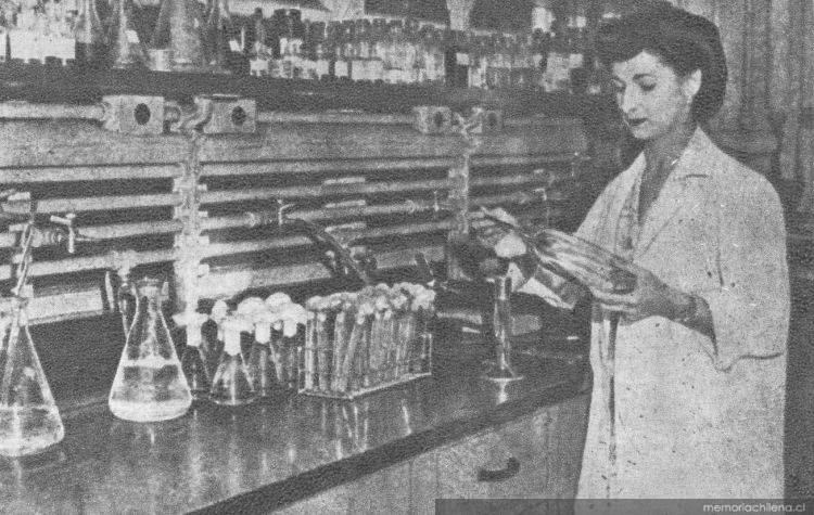 Química-farmacéutica, ca. 1948