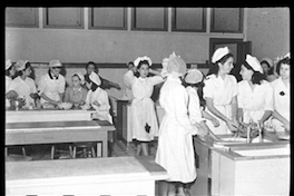 Clases de cocina en la enseñanza femenina escolar : Liceo Nº 1 de Niñas, 1940