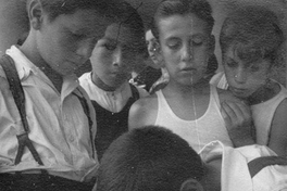 Grupo de niños, hacia 1960