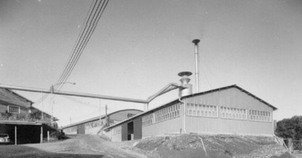 Vista de una industria, hacia 1960