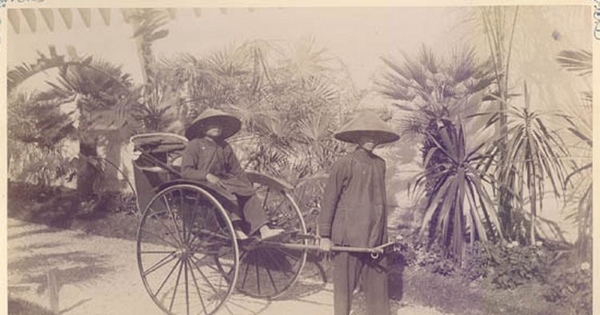 Coche llevado por hombres orientales, 1889