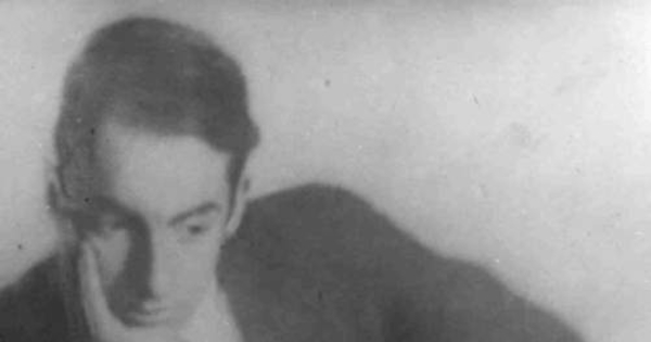 Pablo Neruda a la edad de 20 años