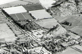 Vista aérea de un valle de la zona central, mediados del siglo XX