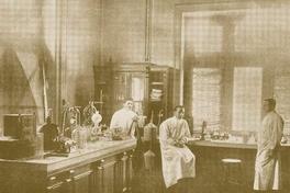 Gabinete de Bactereología, Instituto de Higiene,  hacia 1910