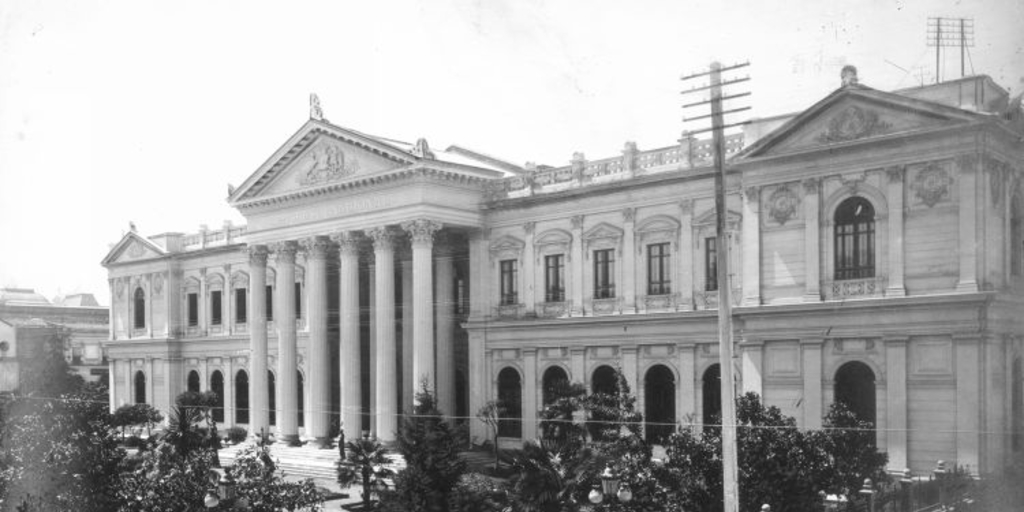 Congreso Nacional. Fachada norte calle Catedral, 1920