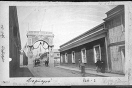 Copiapó, calle con arco de la colonia italiana