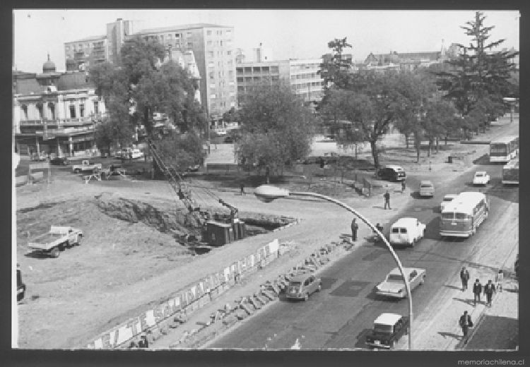 Trabajos de construcción de la línea 1 del Metro de Santiago, ca. 1971