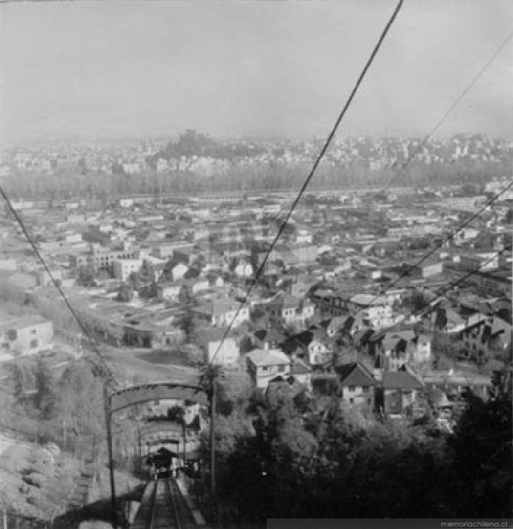 Panorámica de la ciudad de Santiago desde Cerro San Cristóbal