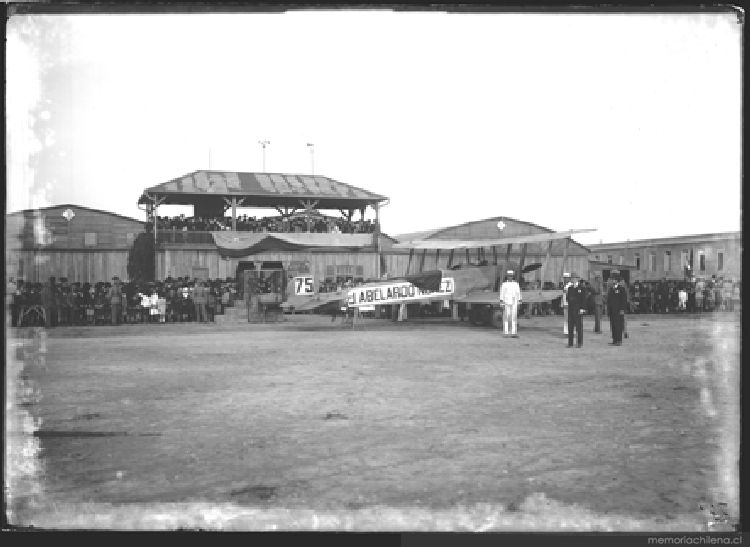 Escuela de Aviación. Ceremonia de bautizo del avión Abelardo Núñez