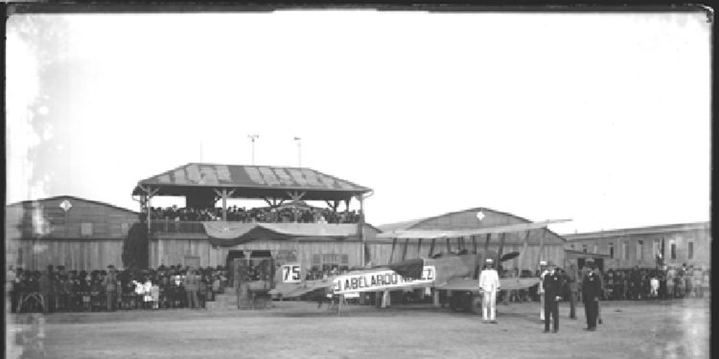 Escuela de Aviación. Ceremonia de bautizo del avión Abelardo Núñez