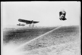 Arturo Urrutia, aviador y su avión sobre pista de aterrizaje, ca. 1910