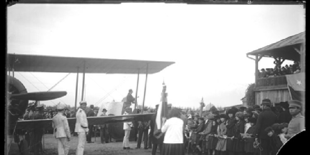 Escuela de Aviación. Ceremonia de bautizo del avión Abelardo Núñez