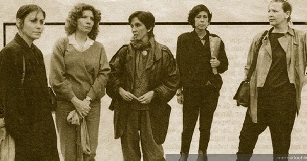 Diamela Eltit, Agatha Gligo, Raquel Olea, Eugenia Brito y Nelly Richard, 1987