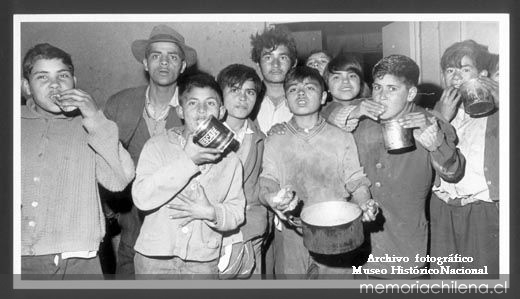 Grupo de niños indigentes, ca. 1970