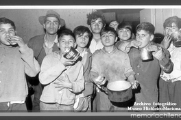 Grupo de niños indigentes, ca. 1970