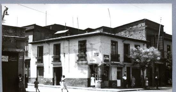 Casa del Pilar. Calles Recoleta y Antonia López de Bello