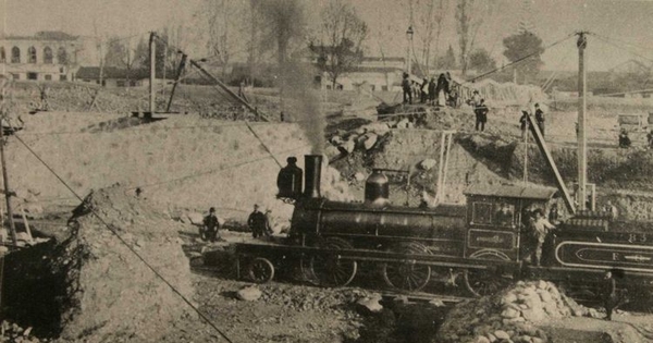 Construcción de los tajamares en el río Mapocho a la altura del actual Parque Forestal, 1888