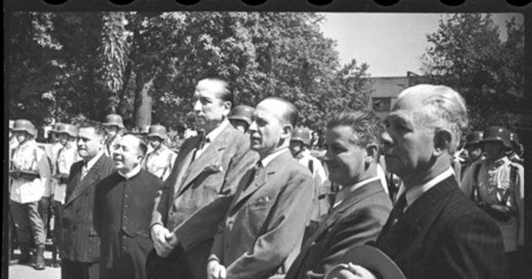 Asistencia del alcalde a la fiesta del roto chileno, Plaza Yungay, 20 de enero de 1947