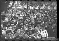 Público asistente a la fiesta del roto chileno, Plaza Yungay, 20 de enero de 1947