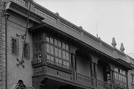 Fachada del edificio que ocupaba la Biblioteca Luis Montt, en la calle Dieciocho