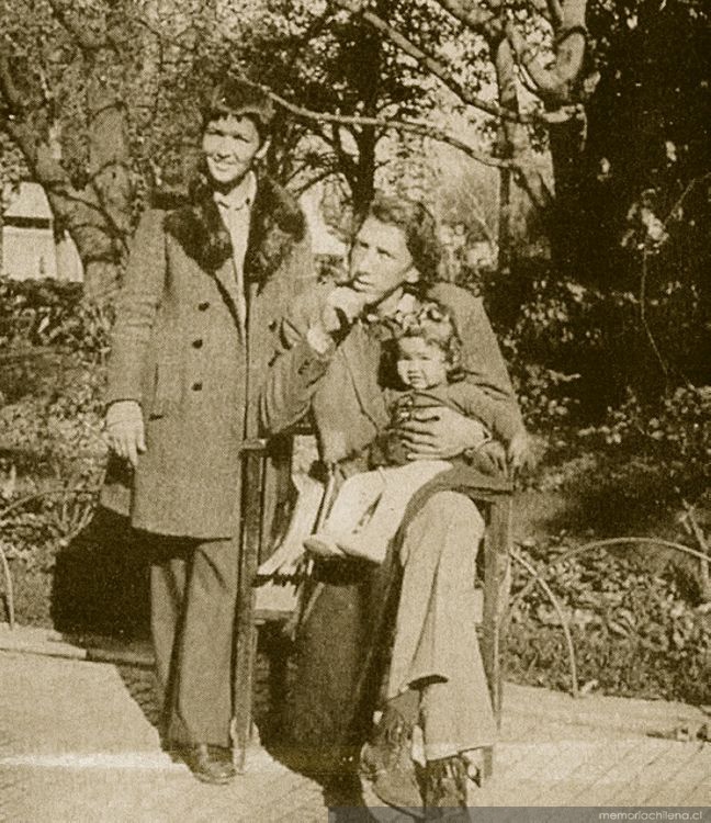 Juan Luis Martínez junto a su familia, en 1973