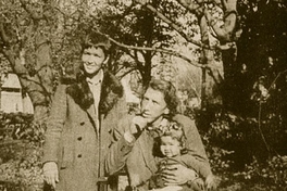 Juan Luis Martínez junto a su familia, en 1973